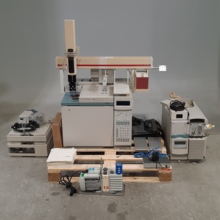 Divers laboratoriumapparatuur , O.a. Agilent Technologies