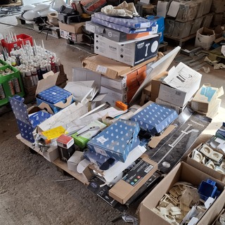 Assortiment sanitair toebehoren, O.a. Grohe