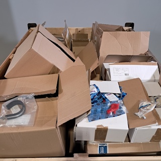 Partij diverse onderdelen en ijzerwaren, O.a Daf