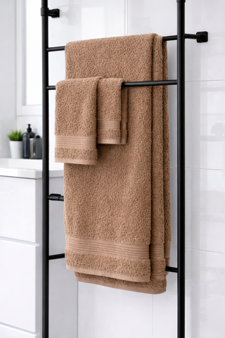 Ca. 28x Handdoeken set 3-delig, Lux-Towels, 3-delig 600gsm, bruin