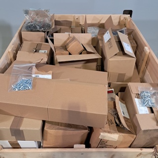 Diverse onderdelen en ijzerwaren, O.a Daf