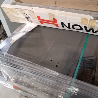 Partij metalen goten en deuren