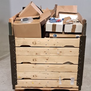 Partij diverse onderdelen en ijzerwaren, O.a Daf