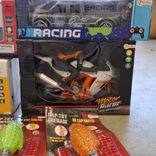 4x Bestuurbare RC voertuigen, O.a. Global