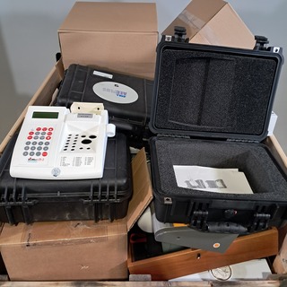 Diverse medische apparatuur en koffers, O.a DiaMed, Argus