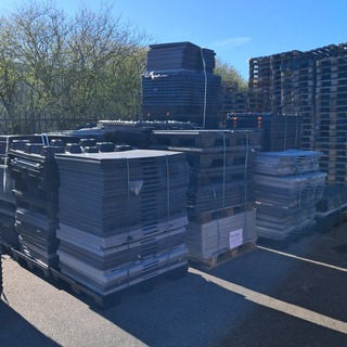 Partij uni-paks, O.a Engels