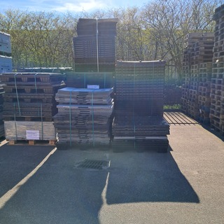 Partij uni-paks, O.a Engels