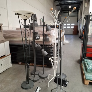 4x Vloerlamp met 3x kapstok