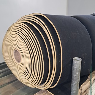 Partij kabelgoten en isolatiemateriaal