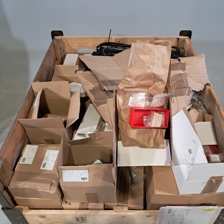 Partij diverse onderdelen en ijzerwaren, O.a Daf