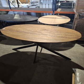 Ovale Tafel, Starfurn, 2025