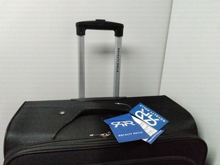 Zwarte stevige reiskoffer op wielen Royalty Rolles, zwart