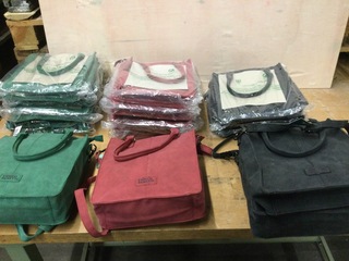 Ca. 15x Verschillende tassen Enrico Benetti, diverse kleuren