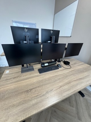 3x Monitor met dockingstation, E24 G4 FHD, 2021