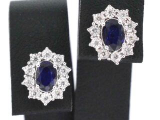 Witgouden oorbellen met diamanten en saffier