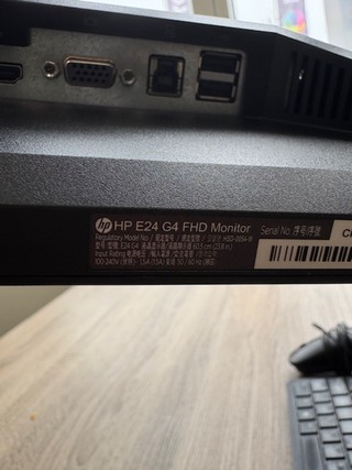 3x Monitor op monitorarm, E24 G4 FHD, 2021