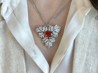 Witgouden hanger met diamanten en edelsteen spessartien van 13 carat