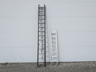 2x Schuifladder, O.a. Roossien