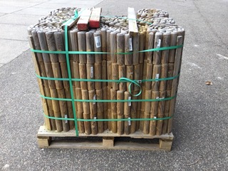 Ca. 46x Rollen met houten rolborders 20 cm hoog