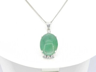 Witgouden hanger met diamant en jade
