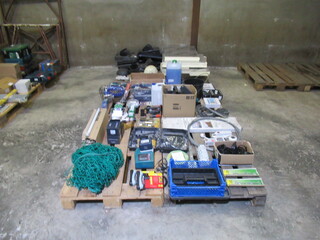 6x Pallets met diversen