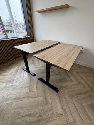 2x Elektrische zit-sta bureau