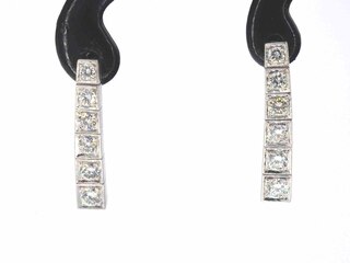 Witgouden riviera oorbellen met natuurlijke diamant