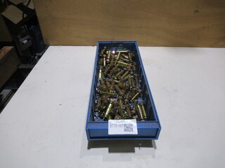 Bak met ca. 70 metalen Expansiepluggen