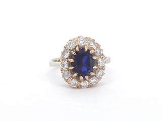 Rosegouden ring met natuurlijke diamanten en een blauwe edelsteen