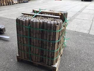 Ca. 46x Rollen met houten rolborders 20 cm hoog