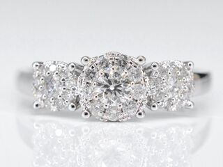 Witgouden trinity ring met diamanten