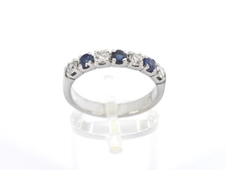 Witgouden rijring met diamant en saffier