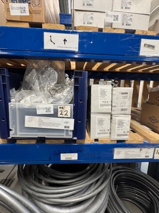 Ca. 32x Doos buisklemmen, grijs