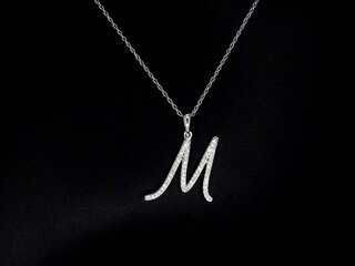 Hanger met natuurlijke diamanten in de letter M, excl. ketting
