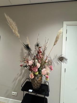 Kunstbloemen in vaas