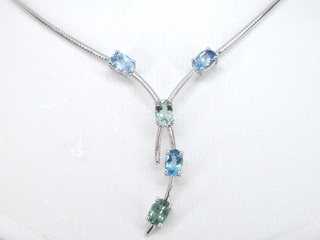 Witgouden ketting met natuurlijke aquamarijn
