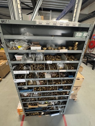 Voorraadkast met koppelingen