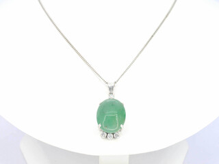 Witgouden hanger met diamant en jade