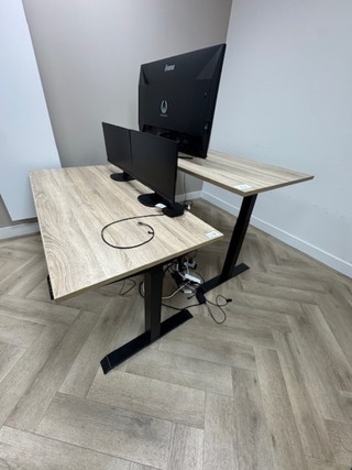 2x Elektrische zit-sta bureau