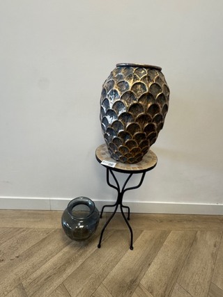 Bijzettafel met 2x vaas