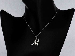 Hanger met natuurlijke diamanten in de letter M, excl. ketting