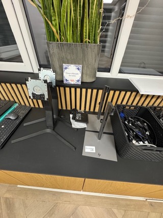 Assortiment computer en kantoor artikelen