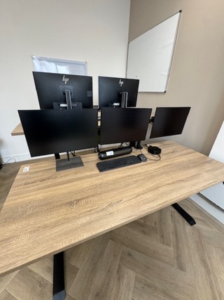 3x Monitor met dockingstation, E24 G4 FHD, 2021