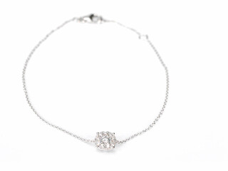 Witgouden armband met een diamanten bedel