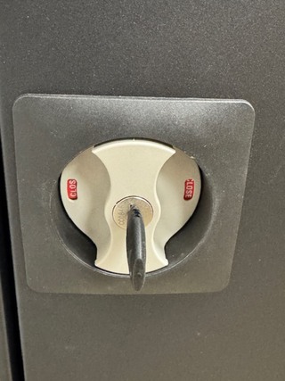 Metalen draaideurkast