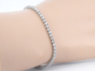 Witgouden armband vol met briljant geslepen diamanten 4.50 carat