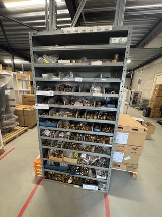 Voorraadkast met koppelingen