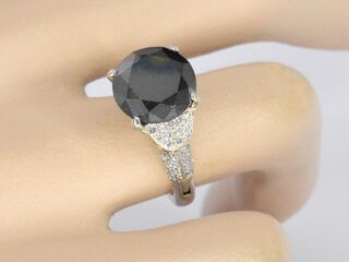 Witgouden ring met zwarte diamant 5.00 carat