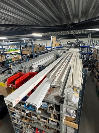 diverse Kabelgoten en ijzerwerk