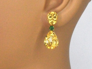 Gouden oorbellen met natuurlijke citrien en Tsavoriet